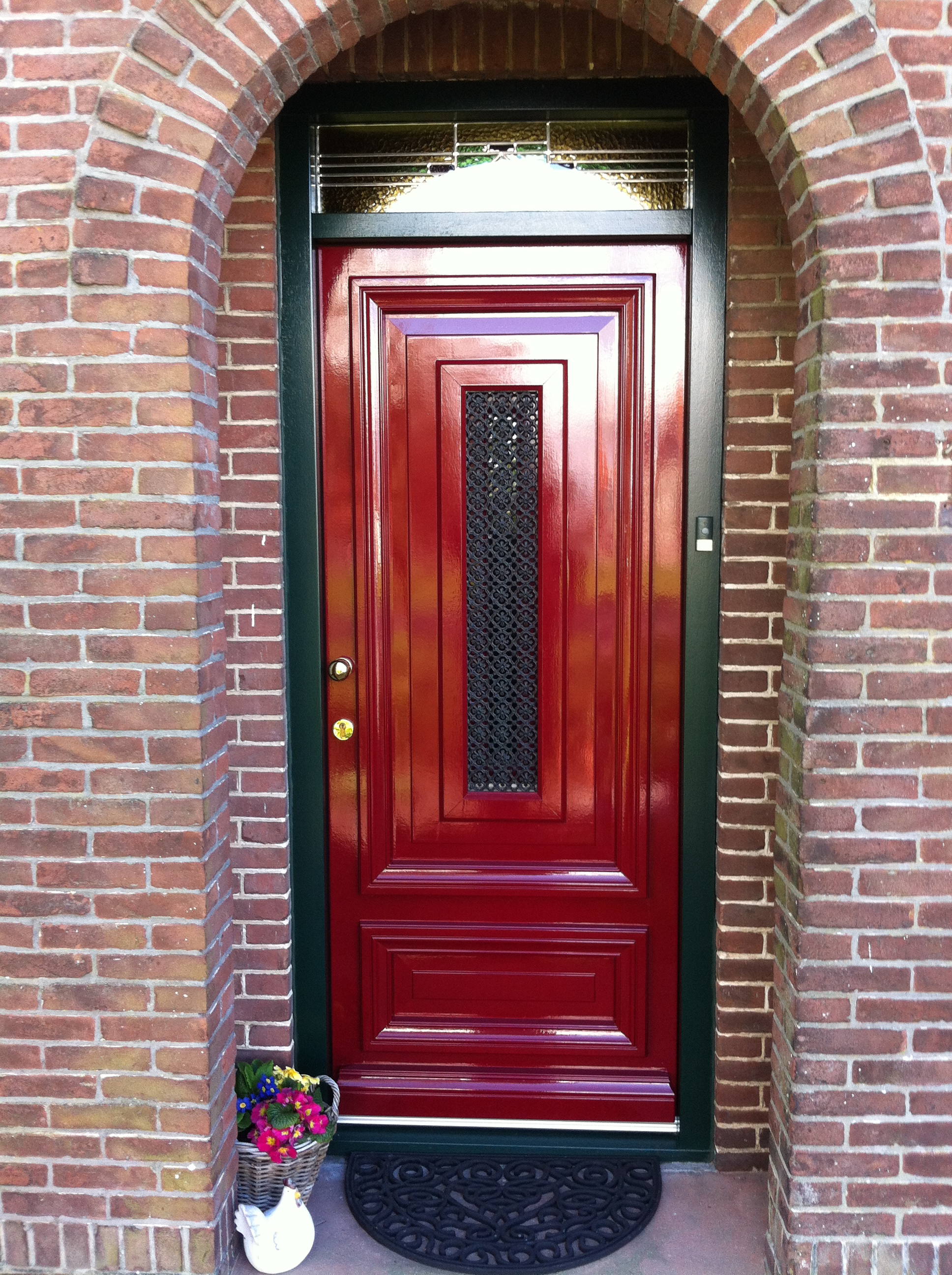 Plaatsen nieuwe voordeur, achterdeur en kozijn