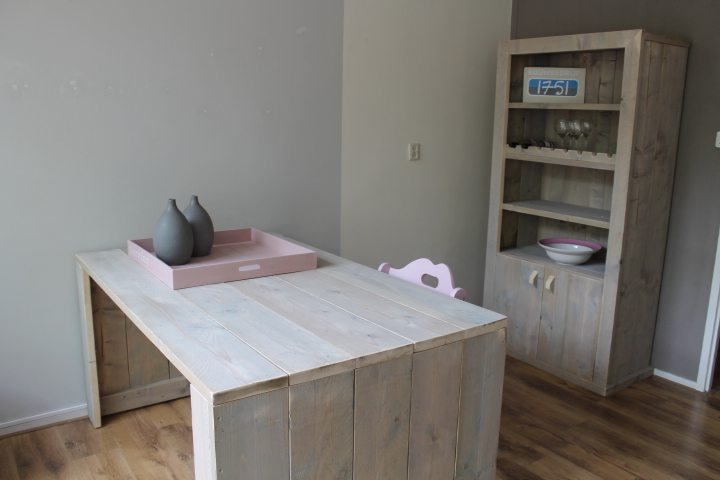 Steigerhouten meubels gemaakt